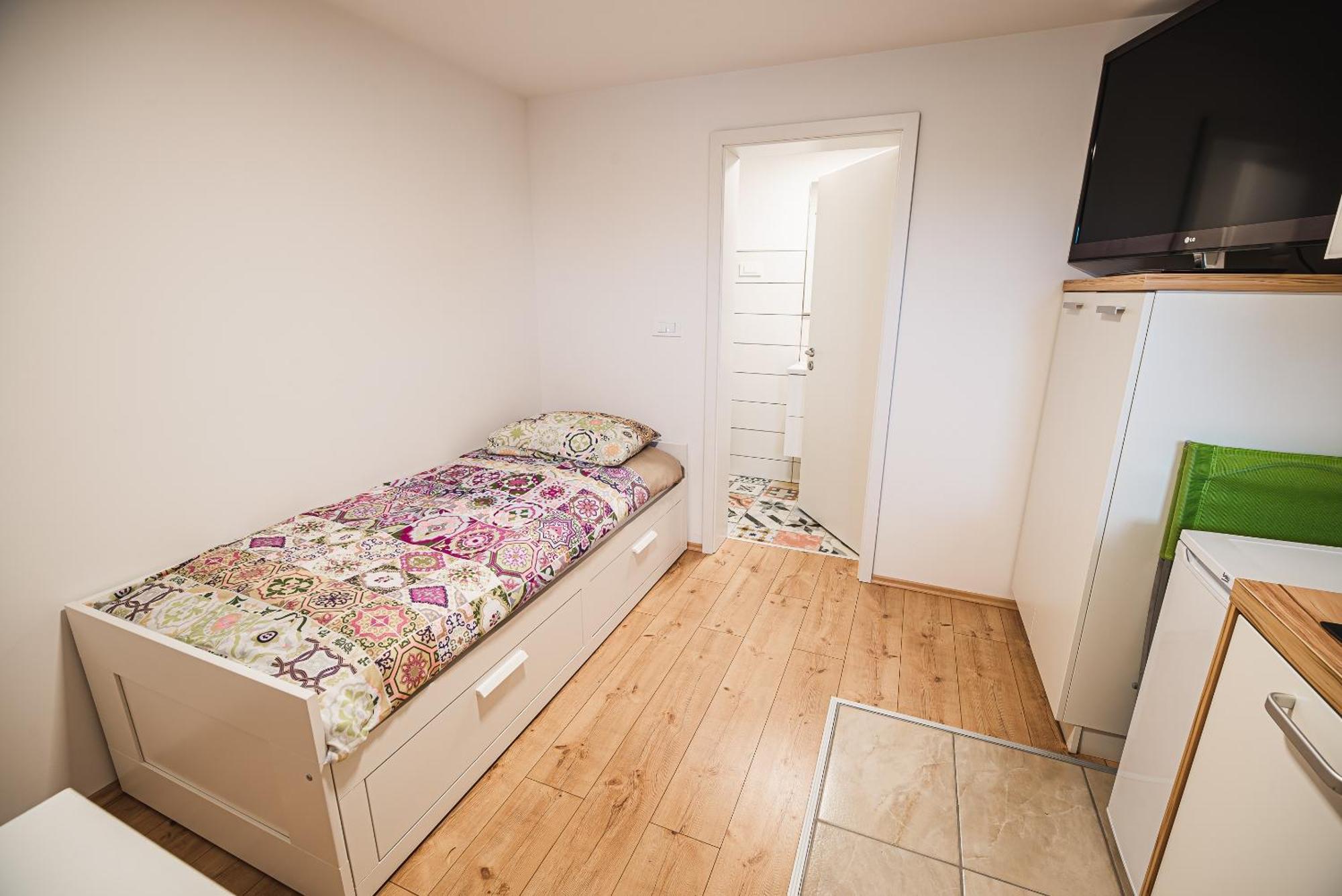 Apartments Rozalija Preddvor Room photo