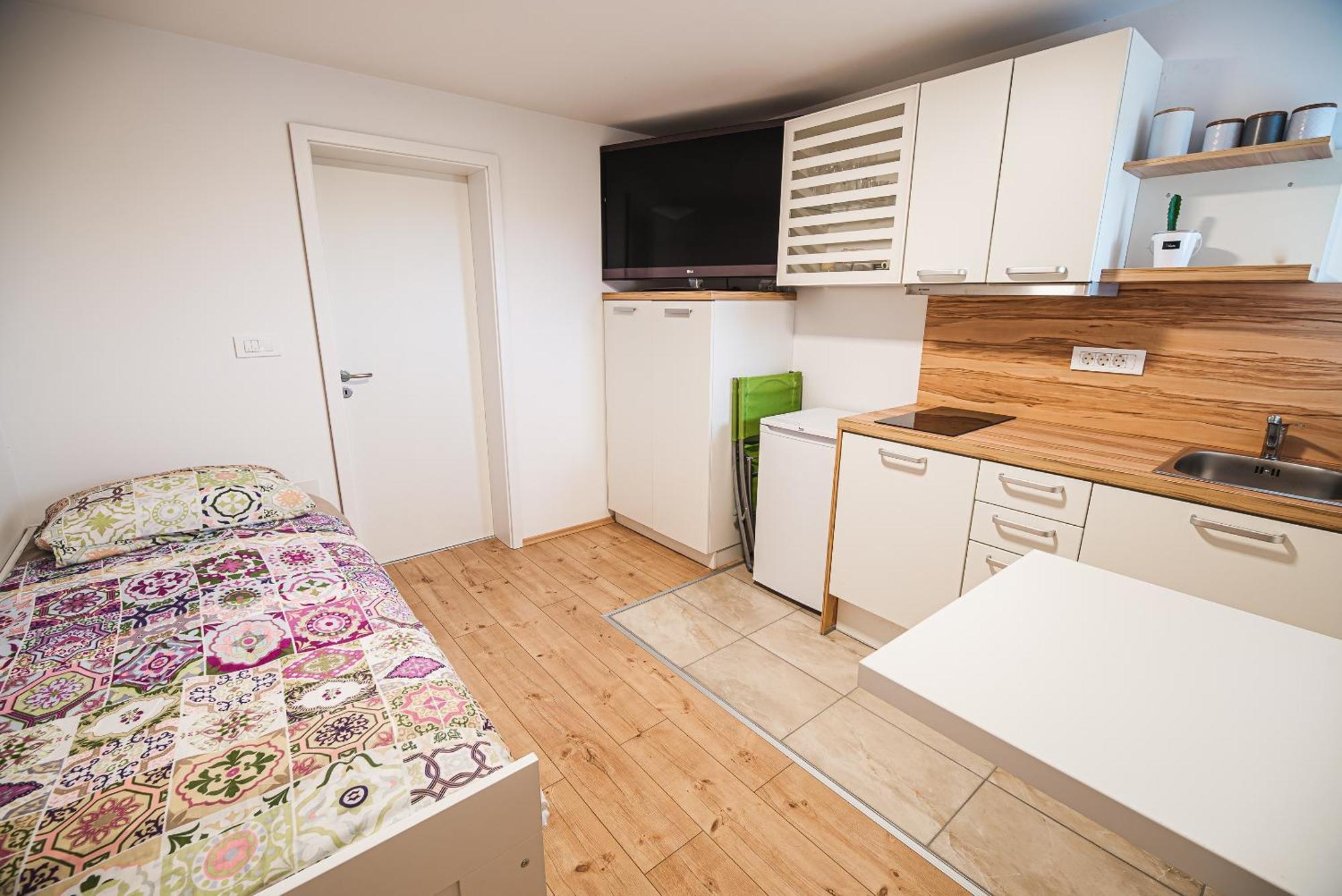 Apartments Rozalija Preddvor Room photo